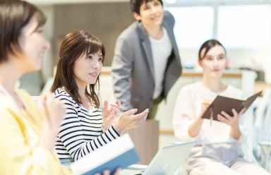 研修は講義＆グループディスカッション形式